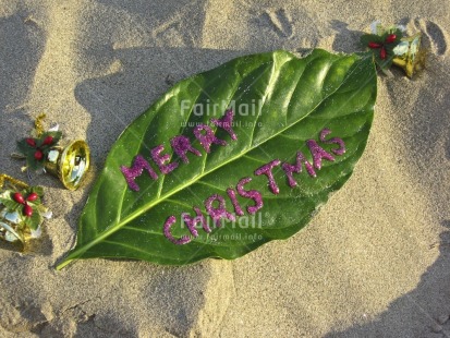 Fair Trade Photo Beach, Christmas, Christmas ball, Colour image, Decoration, Green, Horizontal, Leaf, Letter, Peru, Purple, Sand, South America, Tabletop