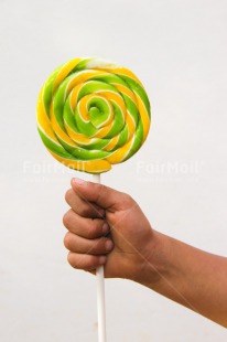 Fair Trade Photo Birthday, Colour image, Day, Emotions, Girl, Hand, Happiness, Lollipop, Outdoor, People, Peru, South America, Sweets, Vertical