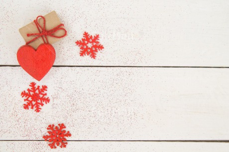 Fair Trade Photo Christmas, Colour image, Gift, Heart, Peru, Red, Seasons, Snow, South America, Star, Table, White, Winter, Wood