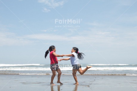 Fair Trade Photo Activity, Beach, Child, Colour image, Emotions, Felicidad sencilla, Friend, Friendship, Girl, Happiness, Happy, Holiday, Horizontal, New beginning, People, Peru, Play, Playing, Sea, Sister, South America