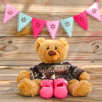 Fair Trade Photo Greeting Card Activity, Animals, Bear, Birth, Colour image, Horizontal, New baby, Peru, Pink, Pullover, Shoe, Sitting, South America, Wood