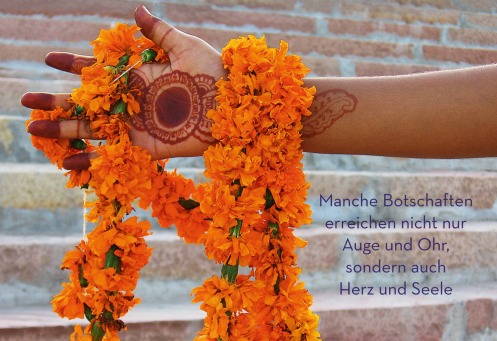 Fair Trade Photo Greeting Card Asia, Ceremony, Colour image, Condolence-Sympathy, Day, Ethnic-folklore, Flower, Food and alimentation, Fruits, Hand, Henna, Horizontal, India, Orange, Outdoor, Spirituality, Tattoo