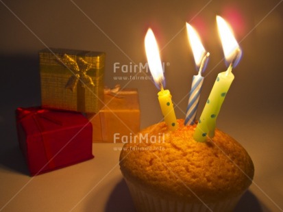 Fair Trade Photo Birthday, Cake, Candle, Colour image, Congratulations, Flame, Gift, Horizontal, Indoor, Invitation, Party, Peru, South America, Tabletop