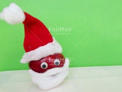 Fair Trade Photo Apple, Christmas, Closeup, Colour image, Food and alimentation, Fruits, Funny, Green, Hat, Horizontal, Peru, Red, Santaclaus, South America, Studio