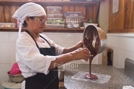 Fair Trade Photo Activity, Cacao, Chocolate, Crafts, Emancipation, Factory, Fair trade, Food and alimentation, Group of women, People, Working