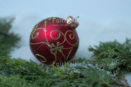 Fair Trade Photo Christmas, Christmas ball, Closeup, Colour image, Green, Horizontal, Red, Seasons, Shooting style, Snow, White, Winter