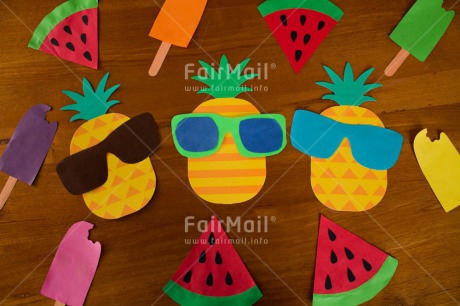 Fair Trade Photo Colour image, Emotions, Food and alimentation, Fruits, Happiness, Holiday, Horizontal, Ice cream, Multi-coloured, Paper, Peru, Pineapple, Seasons, South America, Summer, Sunglasses