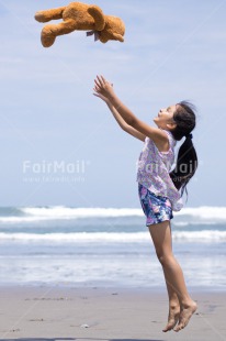 Fair Trade Photo Activity, Animals, Beach, Bear, Child, Colour image, Congratulations, Emotions, Felicidad sencilla, Friend, Friendship, Girl, Happiness, Happy, Holiday, People, Peru, Play, Playing, Sea, Smiling, South America, Teddybear, Vertical