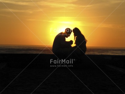 Fair Trade Photo Backlit, Beach, Colour image, Evening, Food and alimentation, Fruits, Horizontal, Love, Marriage, One man, One woman, Orange, Outdoor, People, Peru, Silhouette, South America, Sun, Sunset, Together, Valentines day