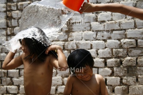 Fair Trade Photo 5-10 years, Activity, Bathing, Bucket, Cleaning, Colour image, Dailylife, Day, Friendship, Horizontal, Hygiene, Multi-coloured, Outdoor, People, Peru, Portrait halfbody, Sanitation, South America, Together, Two children, Washing, Water
