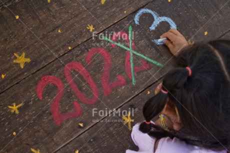 Fair Trade Photo 2023, Activity, Adjective, Celebrating, Child, Draw, Drawing, Girl, Horizontal, New Year, Object, People, Present, Star