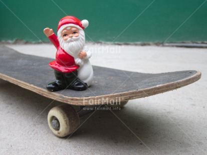 Fair Trade Photo Christmas, Colour image, Funny, Green, Horizontal, Peru, Red, Santaclaus, Skateboard, South America