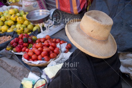 Fair Trade Photo Day, Food and alimentation, Horizontal, Latin, Market, One woman, Outdoor, People, Peru, Rural, Selling, Sombrero, South America, Streetlife