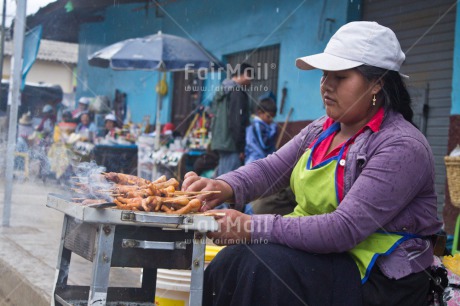 Fair Trade Photo Activity, Colour image, Cooking, Dailylife, Day, Entrepreneurship, Food and alimentation, Horizontal, One woman, Outdoor, People, Peru, Portrait halfbody, Selling, South America, Streetlife