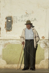 Fair Trade Photo Colour image, Hat, Old age, One man, People, Peru, Portrait fullbody, South America, Streetlife, Vertical