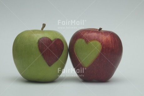 Fair Trade Photo Apple, Colour image, Food and alimentation, Fruits, Hand, Heart, Horizontal, Love, Marriage, Peru, South America, Together, Valentines day, Wedding