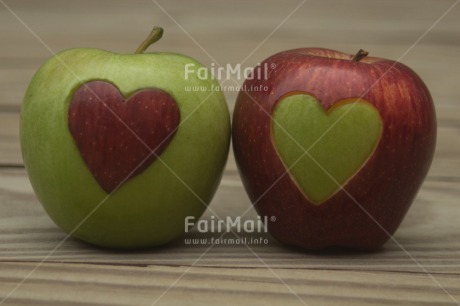 Fair Trade Photo Apple, Colour image, Food and alimentation, Fruits, Hand, Heart, Horizontal, Love, Marriage, Peru, South America, Together, Valentines day, Wedding