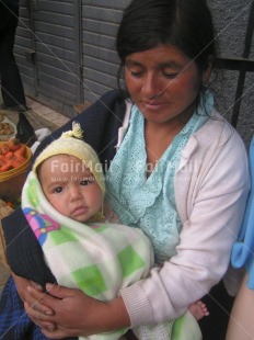 Fair Trade Photo Activity, Baby, Birth, Care, Colour image, Cute, Dailylife, Horizontal, Looking at camera, Love, Mother, Mothers day, Multi-coloured, One woman, Outdoor, People, Peru, Portrait halfbody, South America, Streetlife