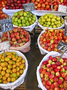 Fair Trade Photo Apple, Colour image, Entrepreneurship, Food and alimentation, Fruits, Get well soon, Green, Mandarin, Market, Peru, Red, South America, Streetlife, Vertical, Yellow