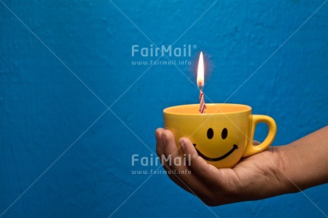Fair Trade Photo Adjective, Birth, Birthday, Blue, Body, Cake, Candle, Colour, Colour image, Emotions, Food and alimentation, Friendship, Hand, Happiness, Happy, Horizontal, Object, Party, Peru, Place, Smile, South America, Yellow