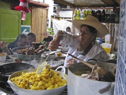 Fair Trade Photo 45-50 years, Activity, Colour image, Cooking, Eating, Entrepreneurship, Food and alimentation, Horizontal, Latin, Market, Multi-coloured, One woman, People, Peru, Portrait halfbody, Sombrero, South America, Streetlife, Working