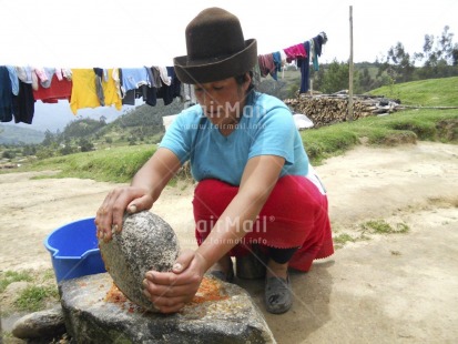 Fair Trade Photo 25-30 years, Activity, Agriculture, Clothing, Colour image, Cooking, Day, Ethnic-folklore, Horizontal, Latin, One woman, Outdoor, People, Peru, Rural, South America, Streetlife, Traditional clothing, Working