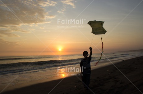 Fair Trade Photo 5 -10 years, Activity, Backlit, Beach, Colour image, Emotions, Evening, Freedom, Happiness, Kite, One boy, Outdoor, People, Peru, Playing, Sea, Silhouette, Sky, South America