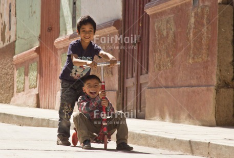 Fair Trade Photo 5 -10 years, Activity, Bicycle, Dailylife, Day, Emotions, Friendship, Happiness, Horizontal, Latin, Outdoor, People, Peru, Playing, Rural, South America, Streetlife, Transport, Two boys