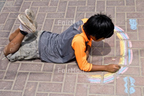 Fair Trade Photo Activity, Chalk, Child, Colour image, Draw, Drawing, Emotions, Felicidad sencilla, Happiness, Happy, Horizontal, New beginning, Peru, Play, Playing, Rainbow, South America