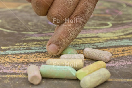 Fair Trade Photo Activity, Chalk, Child, Colour image, Draw, Drawing, Emotions, Felicidad sencilla, Hand, Happiness, Happy, Horizontal, Peru, Play, Playing, Rainbow, South America