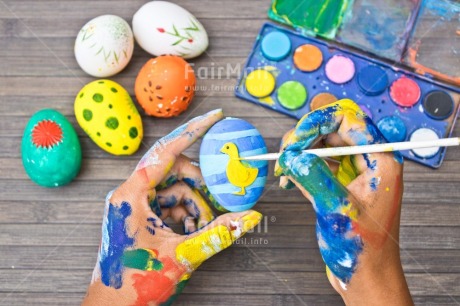 Fair Trade Photo Activity, Adjective, Body, Colour, Easter, Egg, Food and alimentation, Hand, Horizontal, Object, Paint, Painter, Painting, People
