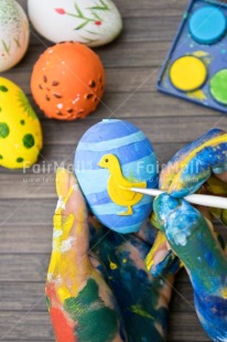 Fair Trade Photo Activity, Adjective, Body, Colour, Easter, Egg, Food and alimentation, Hand, Object, Paint, Painter, Painting, People, Vertical