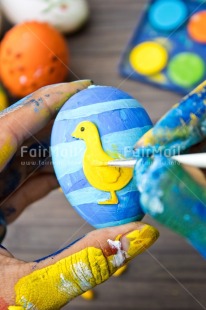Fair Trade Photo Activity, Adjective, Body, Colour, Easter, Egg, Food and alimentation, Hand, Object, Paint, Painter, Painting, People, Vertical
