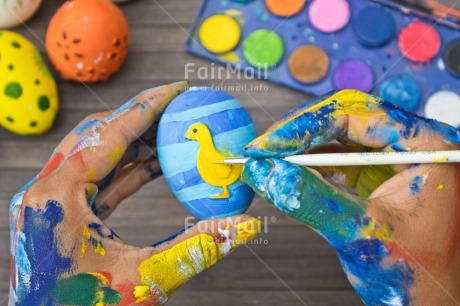 Fair Trade Photo Activity, Adjective, Body, Colour, Easter, Egg, Food and alimentation, Hand, Horizontal, Object, Paint, Painter, Painting, People