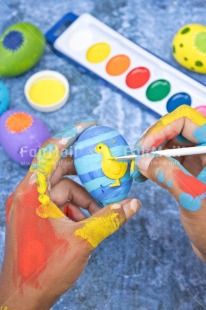 Fair Trade Photo Activity, Adjective, Body, Colour, Easter, Egg, Food and alimentation, Hand, Object, Paint, Painter, Painting, People, Vertical