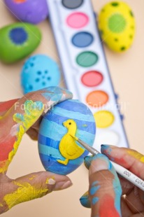 Fair Trade Photo Activity, Adjective, Body, Colour, Easter, Egg, Food and alimentation, Hand, Object, Paint, Painter, Painting, People, Vertical
