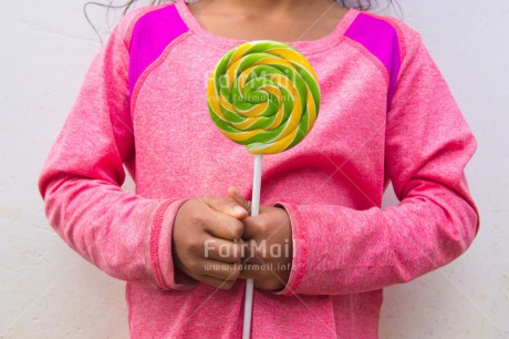 Fair Trade Photo Birthday, Colour image, Day, Emotions, Girl, Hands, Happiness, Horizontal, Latin, Lollipop, Outdoor, People, Peru, Pink, South America, Sweets
