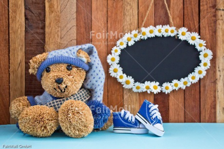 Fair Trade Photo Birth, Blackboard, Blue, Boy, Colour image, Daisy, Flower, Horizontal, New baby, Peluche, People, Peru, Shoe, South America, Wood