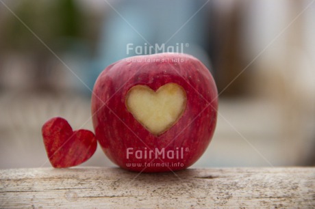 Fair Trade Photo Apple, Closeup, Colour image, Food and alimentation, Fruits, Heart, Love, Mothers day, Peru, Red, South America, Valentines day
