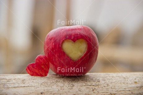 Fair Trade Photo Apple, Closeup, Colour image, Food and alimentation, Fruits, Heart, Love, Mothers day, Peru, Red, South America, Valentines day