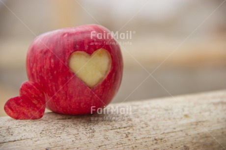 Fair Trade Photo Apple, Closeup, Colour image, Food and alimentation, Fruits, Heart, Love, Mothers day, Peru, Red, South America, Valentines day