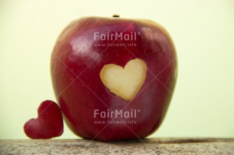 Fair Trade Photo Apple, Colour image, Food and alimentation, Fruits, Heart, Love, Mothers day, Peru, Red, South America, Valentines day