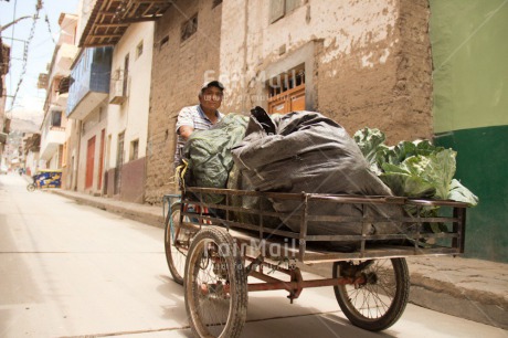 Fair Trade Photo Colour image, Dailylife, Entrepreneurship, Food and alimentation, Horizontal, One man, People, Peru, South America, Streetlife, Transport