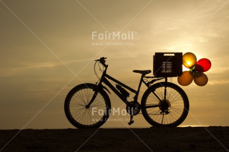 Fair Trade Photo Balloon, Beach, Bicycle, Birthday, Colour image, Horizontal, Party, Peru, Shooting style, Silhouette, South America, Summer, Sunset, Transport