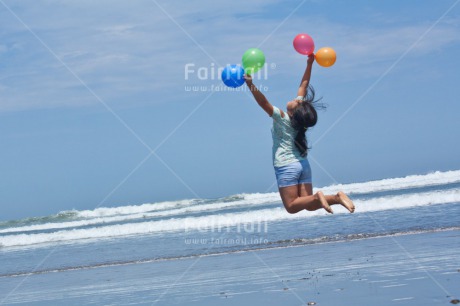 Fair Trade Photo Activity, Balloon, Beach, Child, Colour image, Congratulations, Emotions, Felicidad sencilla, Girl, Happiness, Happy, Holiday, Horizontal, Jump, Jumping, New beginning, People, Peru, Play, Playing, Sea, South America