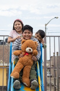 Fair Trade Photo Activity, Birthday, Body, Brother, Child, Childhood, Emotions, Fathers day, Felicidad sencilla, Friend, Friendship, Fun, Happiness, Mothers day, Object, People, Play, Playground, Playing, Sharing, Smile, Smiling, Teddybear, Union, Values