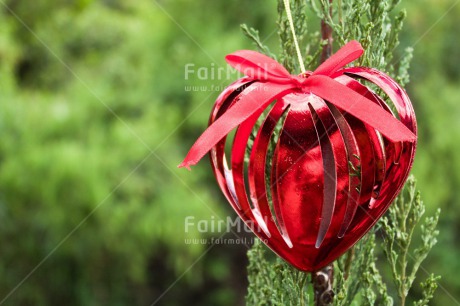 Fair Trade Photo Christianity, Christmas ball, Colour image, Decoration, Green, Hanging, Heart, Love, Marriage, Nature, Outdoor, Peru, Red, Seasons, South America, Valentines day, Wedding, Winter