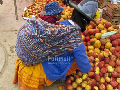 Fair Trade Photo Apple, Blue, Clothing, Colour image, Day, Ethnic-folklore, Food and alimentation, Fruits, Hat, Horizontal, Market, Mother, One baby, One woman, Orange, Outdoor, People, Peru, Sombrero, South America, Traditional clothing