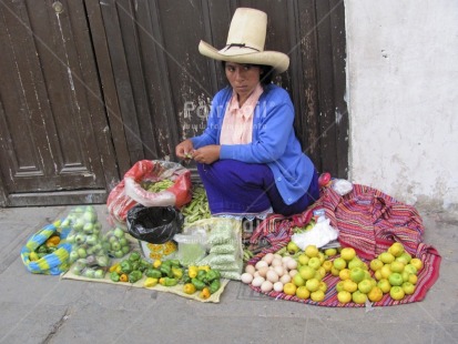 Fair Trade Photo Activity, Agriculture, Apple, Colour image, Dailylife, Egg, Entrepreneurship, Ethnic-folklore, Food and alimentation, Fruits, Horizontal, Looking away, Market, Multi-coloured, One woman, Orange, Outdoor, Pea, People, Peru, Portrait fullbody, Poverty, Rural, Salesman, Selling, Sombrero, South America, Streetlife, Working