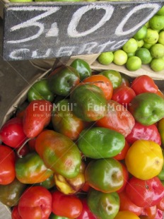 Fair Trade Photo Closeup, Colour image, Colourful, Day, Entrepreneurship, Fair trade, Food and alimentation, Fruits, Green, Market, Outdoor, Peru, Red, South America, Streetlife, Vertical